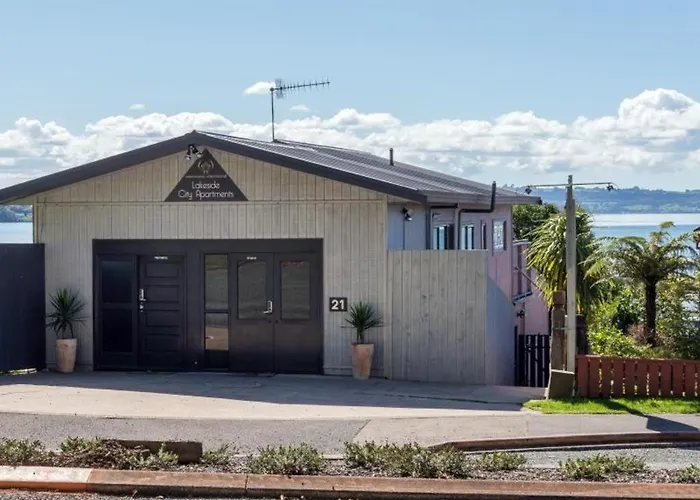 Lakeside Motel 4*