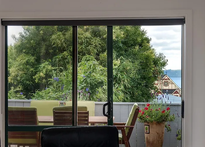 Lakeside 4*